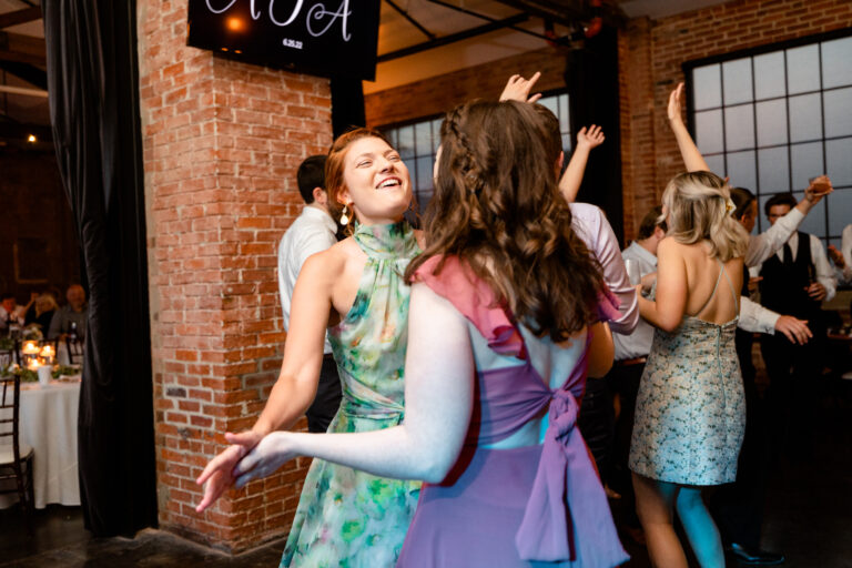 Chesey Logan Photography
@chelseyloganphoto
chelseyloganphotography.com